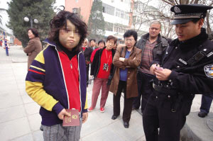 女子被丈夫打断肋骨曾不顾家人与其结婚(图)