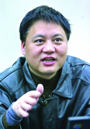 ���Ͼ��족��Զ����վ�ϱ���֮��