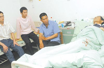 律师患癌无钱医治 曾无偿帮人打百起官司(图)