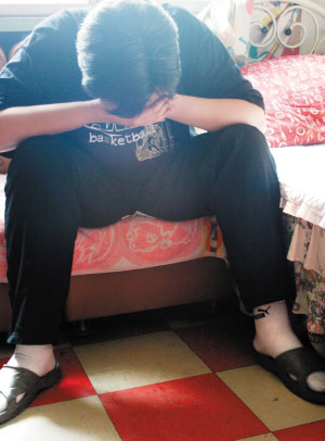 26岁小伙因胸部发育像妇女多次自杀(图)