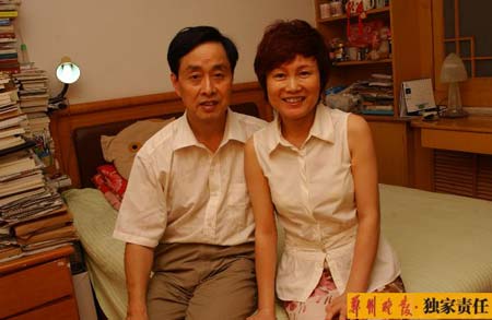 男子以再婚方式照顾患脑瘤前妻15年(图)