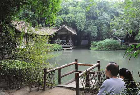 园林部副主任盗走10余棵林木被刑拘