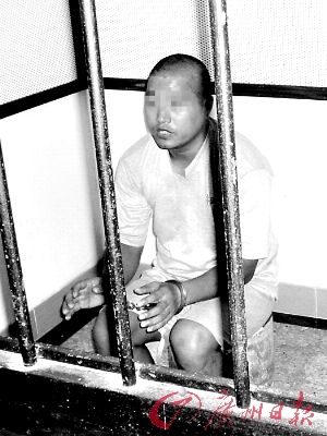 深圳恶男当众开车轧人殴打3岁小孩(图)