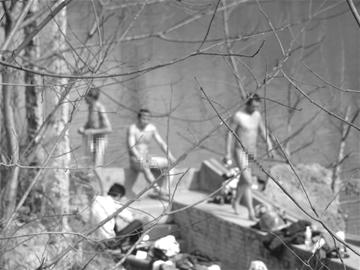 百余<em>男女</em>闹市<em>裸体</em>泡温泉 居民倍感尴尬(图)_新