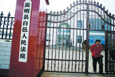 昆明男子法庭院内杀表妹续:法院回应不作为质疑