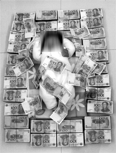 【转帖】诈骗犯用60万现金围裹女儿庆祝孩子百日(图)