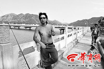男子跳河救弟弟女友身亡(图)