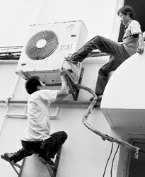 高楼装空调不扎保险带