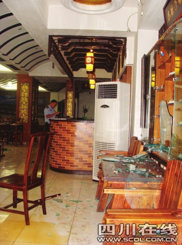 招商局长因亲友砸饭店免职续:拟任环保局副局长