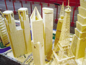 男子用6年时间耗费600万根牙签搭建城市模型