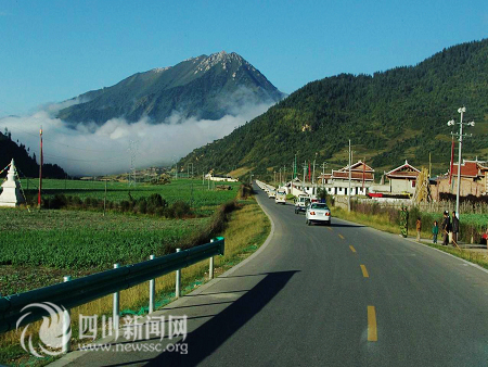 四川九寨沟县GDP收入_四川九寨沟县野花图片(3)