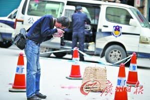 死婴遭弃路中央被多辆车碾过(图)