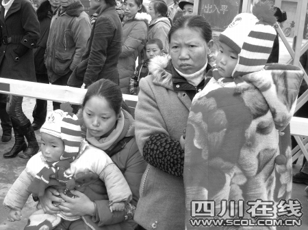 儿子遭碾死家人悬赏50%赔偿金寻找目击者