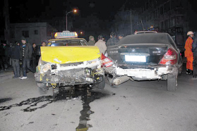 出租车司机被刺10余刀身亡近500辆出租车送行