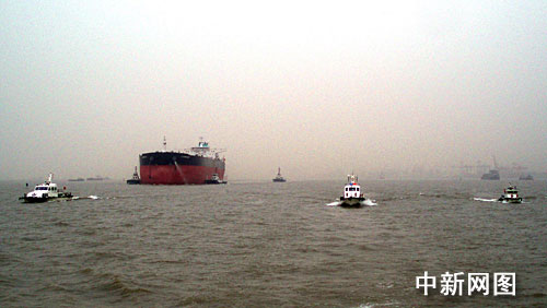 长江南通段15万吨级巨轮无法减速 奔突30公