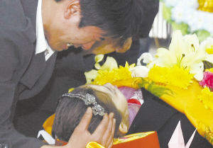 被撞<em>女</em>大学生昨<em>火化</em> 男友想把骨灰带回老家安