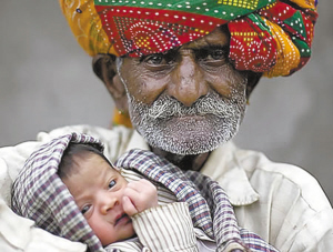 印度老汉90岁时生下第21个孩子称欲生到100岁