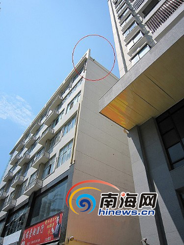 丈夫被撞肇事司机拒付医疗费妻子欲跳楼讨说法