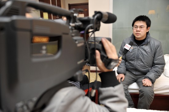 王鹏被解除刑事拘留后接受新华社记者采访（12月2日摄）。新华社记者 王鹏 摄