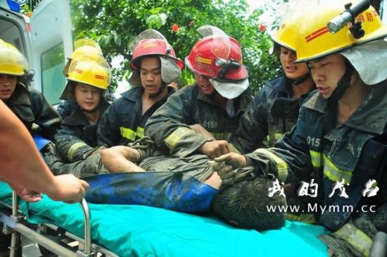 男子疑因赌博欠债交代妻子照顾孩子后跳桥自杀