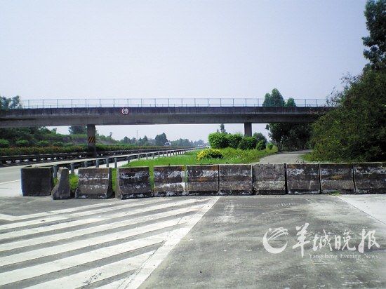 ͨ����ͷ���ڵ�·��һֱ����Щ�޴��ˮ�๹���赲��
