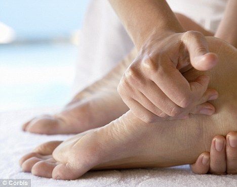美国女教师被曝要求十余小学生为其按摩脚