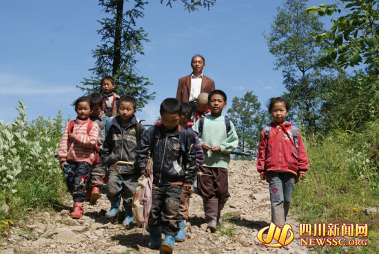 官曉峰和他的學生們