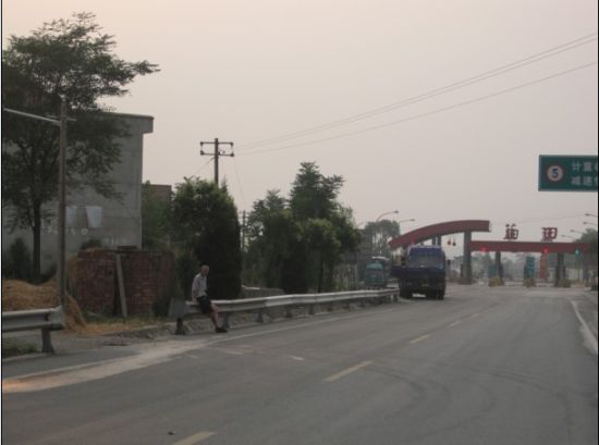 网友拍摄国道路情