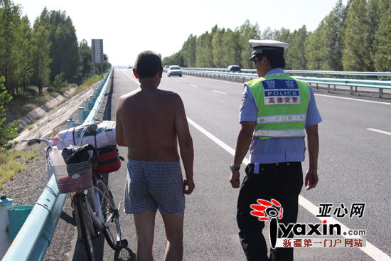 8��20��17ʱ����Ѳ��ʱ�����ڿ����ٹ�·��ͼ���ش����Ͻ������������ֻ���ڿ���ﳵ���ӣ�������ס������ 