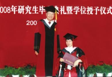 郭晖获得北大博士学位.