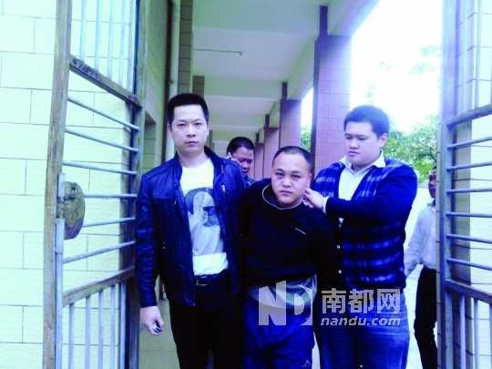 目前嫌疑人李某辉已被刑事拘留。