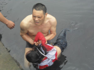 �����ű����۾���Ů���ϰ�