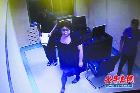 小伙<em>男扮女</em>装提供色情服务被抓|小伙|<em>男扮女</em>装