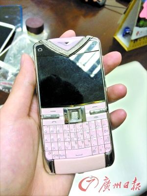 �����а���һ����ֵ12��Ԫ���ֻ����ֻ��Ϸ����ж����ʯ��