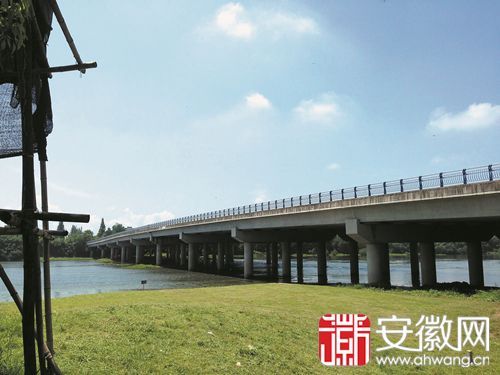 沿新建大桥到树林处就无路可走了。