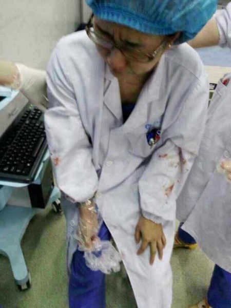 女医生被打 女医生被打