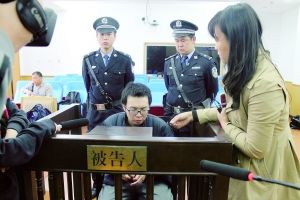 昨天上午，贾某在昌平法院出庭受审。
