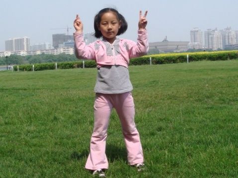 失踪女孩李婧溦2008年的照片