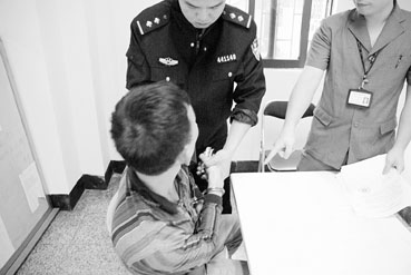 男子出门开小车坐拥两两处豪宅欠债不还