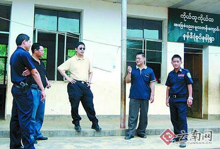 缉毒警察卧底12年毒贩出30万买其人头(图)