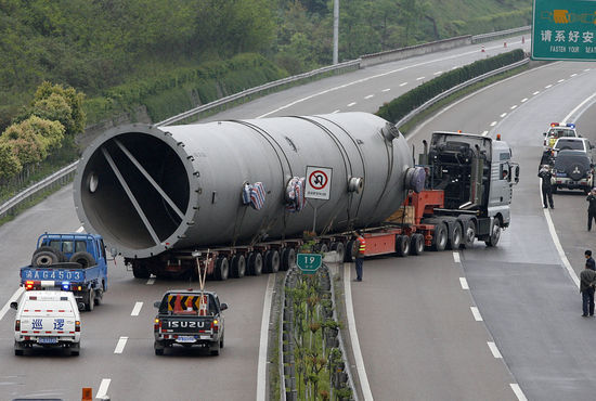 组图:重庆286吨货车过桥超重2.3倍