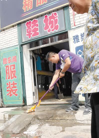 丈夫当街刺死妻子及其情夫后自杀(组图)