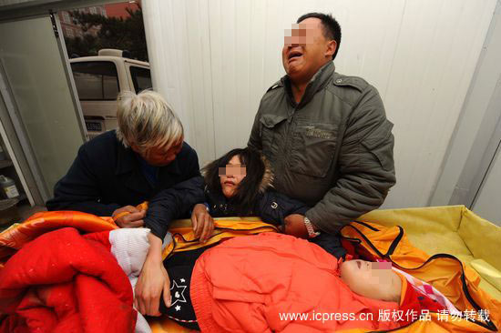 组图:3岁孩子在街道卫生站输液 2小时后死亡