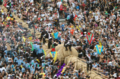 日本拔河比赛用长200米重45吨绳子破纪录(图)