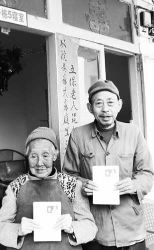 72岁老汉迎娶92岁新娘曾相恋10余年(图)