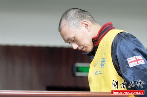 性虐恋歌手致6人死亡案续:庭审前高唱歌曲(图)