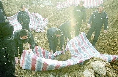 石家庄工地挖出一枚航空弹 见习记者 李陆源/摄