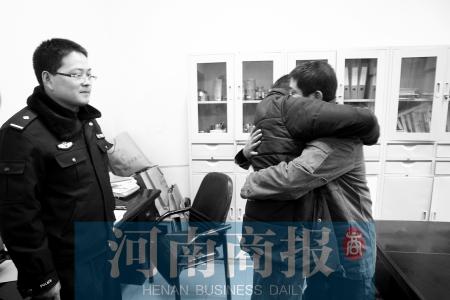 弟弟帮哥哥存钱私吞23万后称遭抢劫图