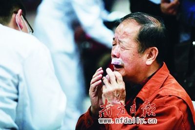 伤者回忆当时惨景不禁流泪。南方都市报记者 陈平生 摄 伤者回忆当时惨景不禁流泪。南方都市报记者 陈平生 摄
