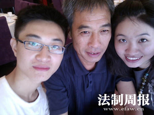 汤爱国与一双儿女。